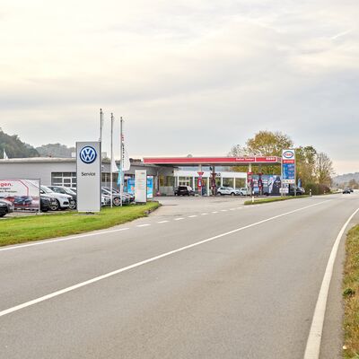 auto röhr vilshofen Firmengebäude mit Tankstelle