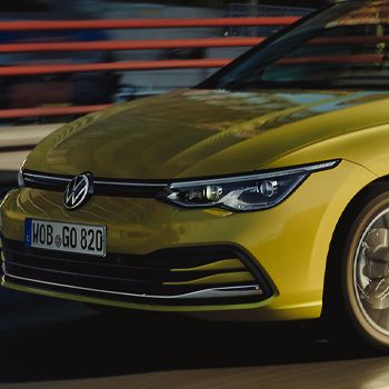 Volkswagen golf acht gelb front