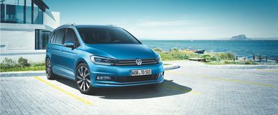 Volkswagen touran in blau frontansicht
