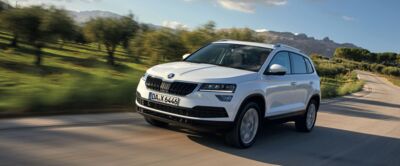 Skoda karoq in weiß frontansicht