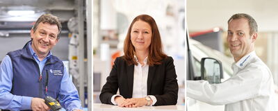 Drei lächelnde Mitarbeiter von Volkswagen Zentrum Passau in verschiedenen Arbeitsbereichen.
