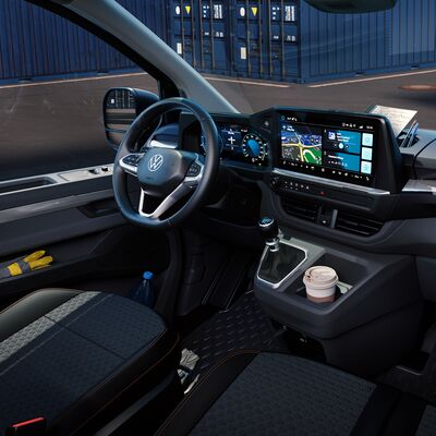 Innenraum eines modernen Volkswagen mit digitalem Display und Navigationssystem. | Škoda Auto Röhr