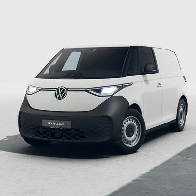 Der moderne Volkswagen ID. Buzz steht auf einer neutralen Fläche und zeigt innovative Designmerkmale, ideal für Auto Röhr.