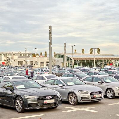 audizentrum passau Parkplatz mit Audi Fahrzeugen