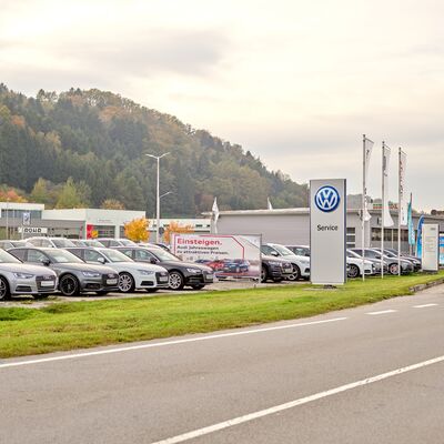 auto röhr vilshofen Firmengebäude von der Straße aus fotografiert