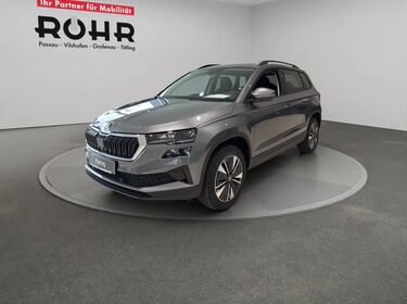 Fahrzeug Bild Skoda Karoq Tour (LED.AHK.Navi.Kamera.DAB.Kessy) 1.5 TSI NEUWAGEN!