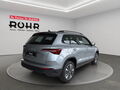 Fahrzeug Bild Skoda Karoq Tour (Matrix-LED.Navi.AHK.Kamera.KESSY.DAB.Komfort) 1.5 TSI NEUWAGEN! 4